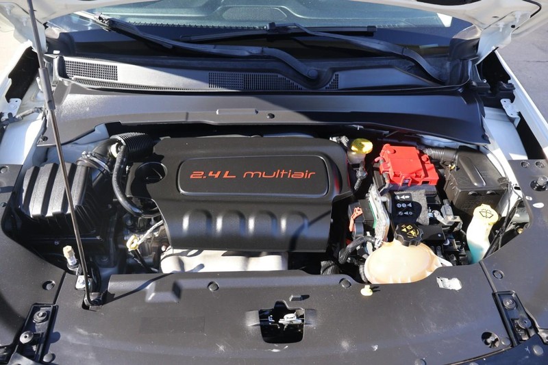 Jeep Compass Vehicle Full-screen Gallery Image 12