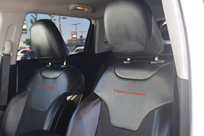 Jeep Compass Vehicle Full-screen Gallery Image 18