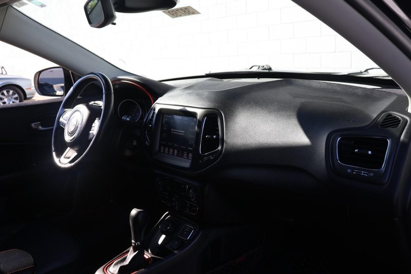 Jeep Compass Vehicle Full-screen Gallery Image 19