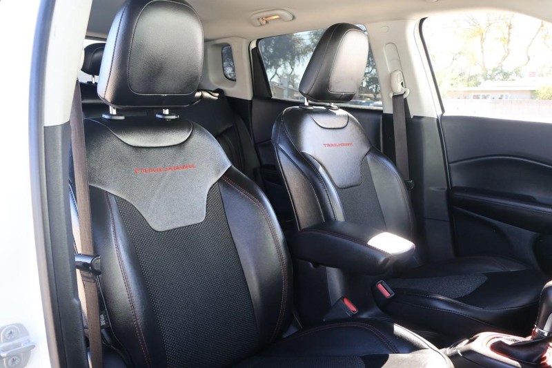 Jeep Compass Vehicle Full-screen Gallery Image 20