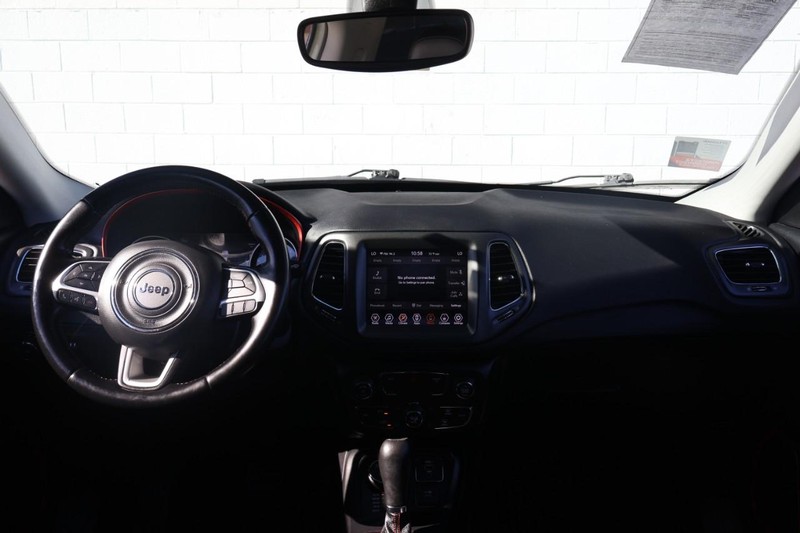 Jeep Compass Vehicle Full-screen Gallery Image 23