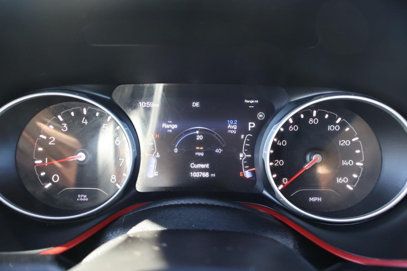 Jeep Compass Vehicle Full-screen Gallery Image 24