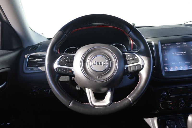 Jeep Compass Vehicle Full-screen Gallery Image 25