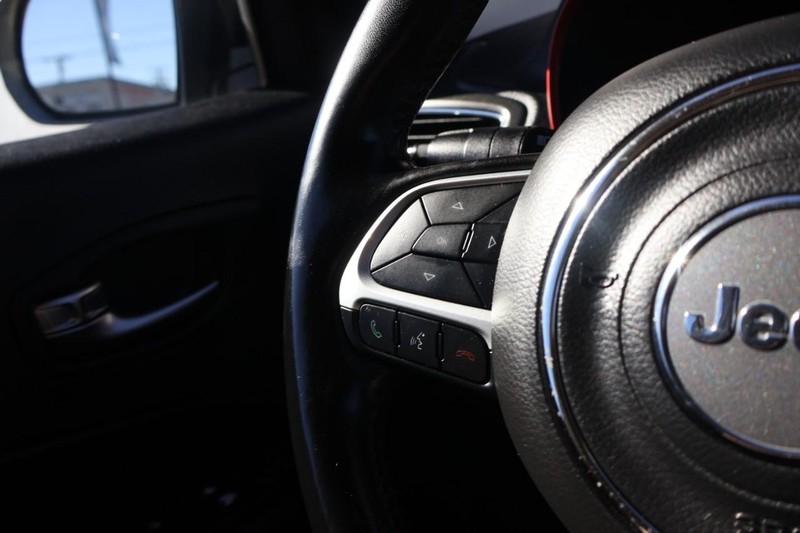 Jeep Compass Vehicle Full-screen Gallery Image 26