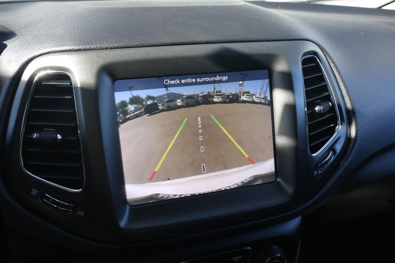 Jeep Compass Vehicle Full-screen Gallery Image 30