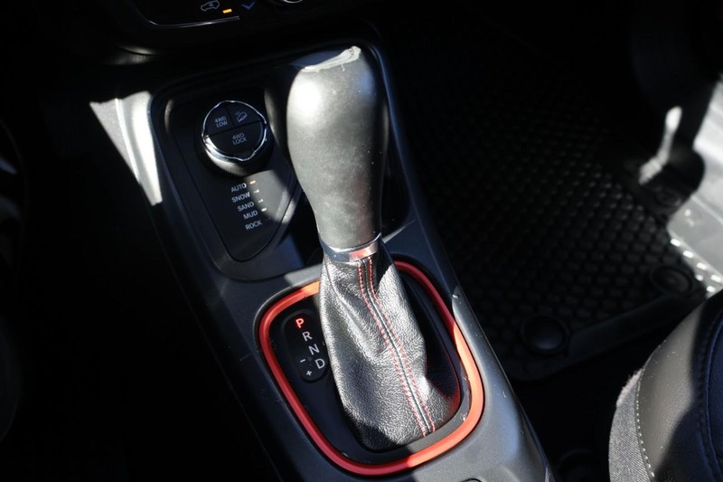 Jeep Compass Vehicle Full-screen Gallery Image 33