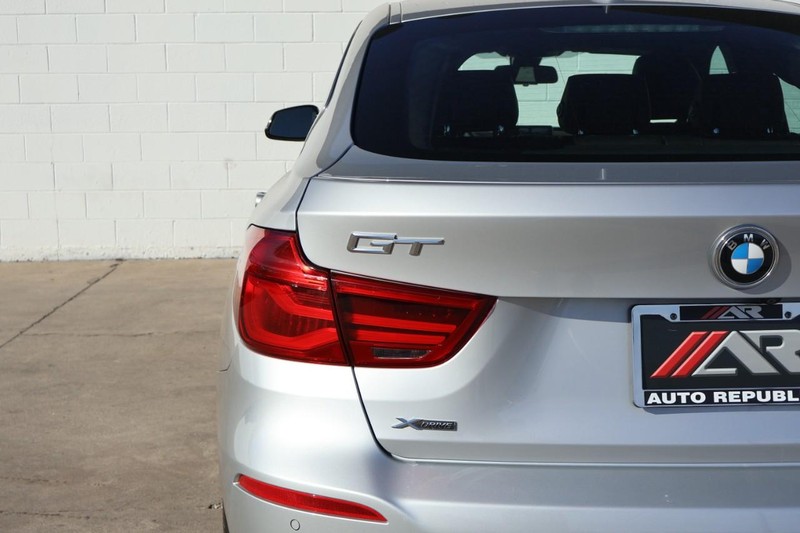 BMW 3 Series Vehicle Full-screen Gallery Image 07