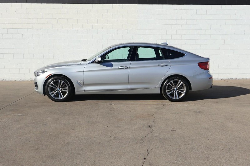 BMW 3 Series Vehicle Full-screen Gallery Image 11