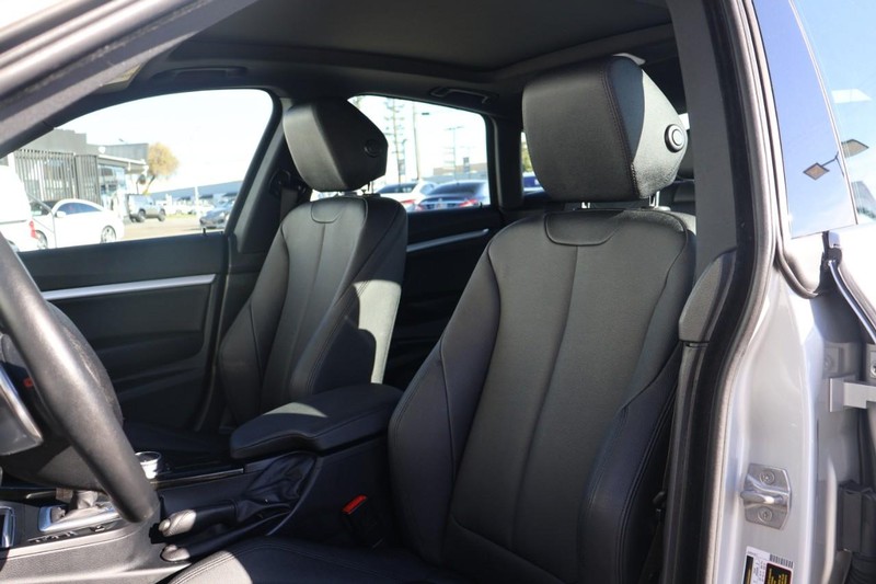 BMW 3 Series Vehicle Full-screen Gallery Image 19