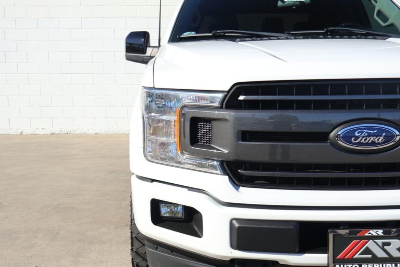 Ford F-150 Vehicle Full-screen Gallery Image 03