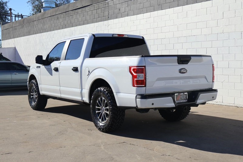Ford F-150 Vehicle Full-screen Gallery Image 09