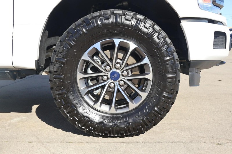 Ford F-150 Vehicle Full-screen Gallery Image 13