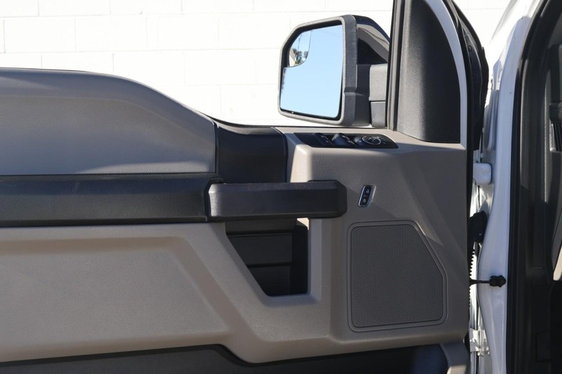 Ford F-150 Vehicle Full-screen Gallery Image 15