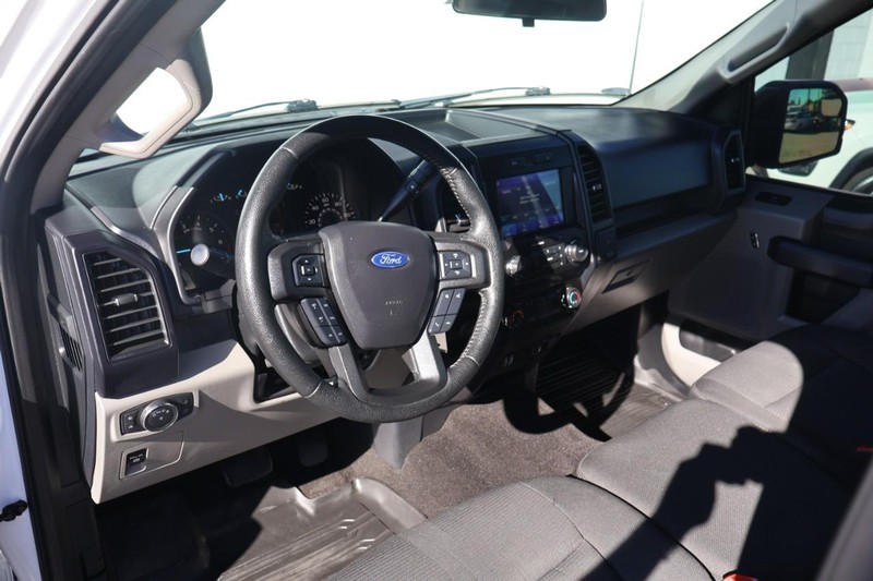 Ford F-150 Vehicle Full-screen Gallery Image 16