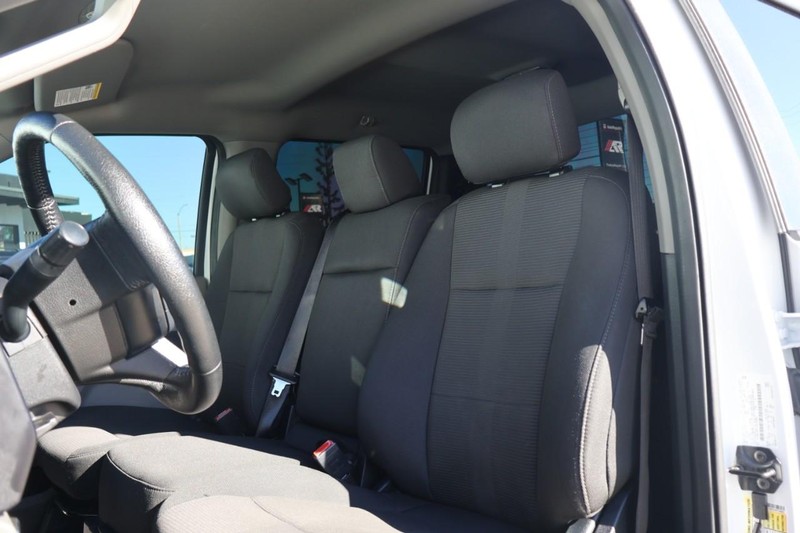 Ford F-150 Vehicle Full-screen Gallery Image 17