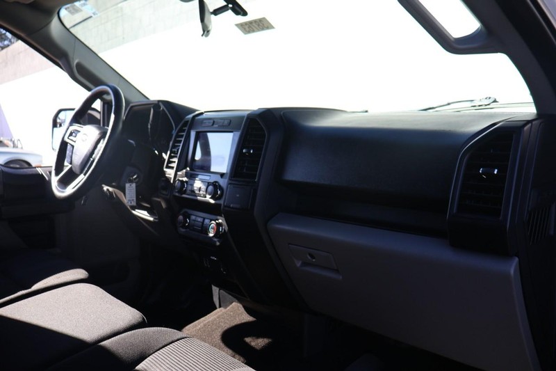 Ford F-150 Vehicle Full-screen Gallery Image 19