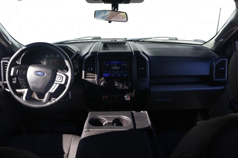 Ford F-150 Vehicle Full-screen Gallery Image 22