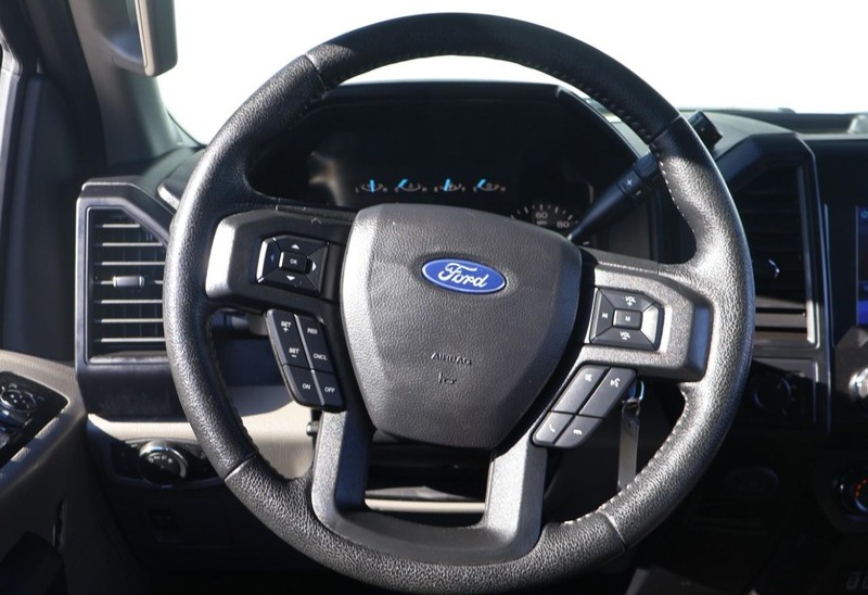 Ford F-150 Vehicle Full-screen Gallery Image 24