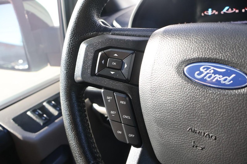 Ford F-150 Vehicle Full-screen Gallery Image 25