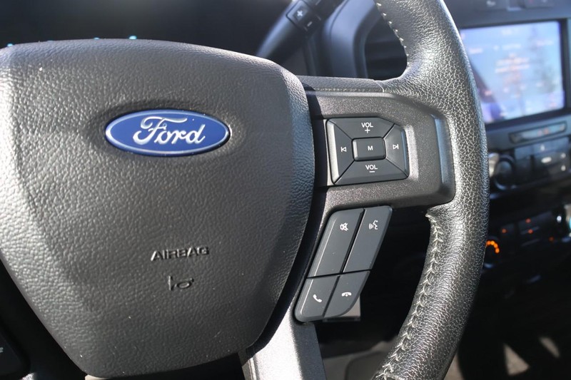 Ford F-150 Vehicle Full-screen Gallery Image 26