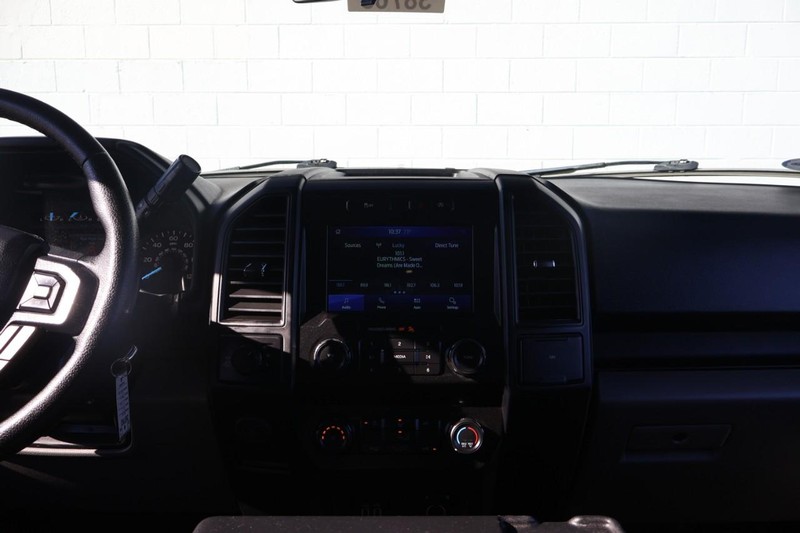 Ford F-150 Vehicle Full-screen Gallery Image 27