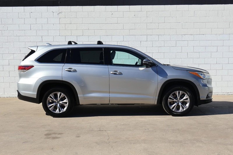 Toyota Highlander Vehicle Full-screen Gallery Image 04