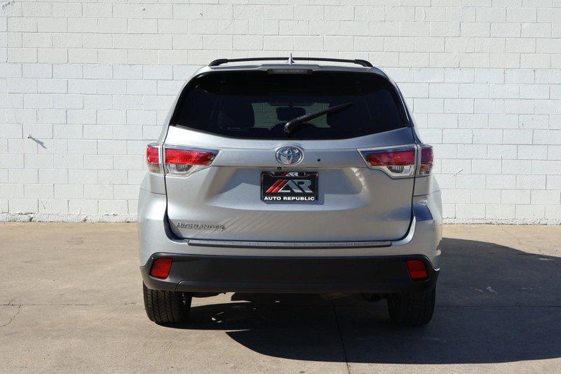 Toyota Highlander Vehicle Full-screen Gallery Image 06