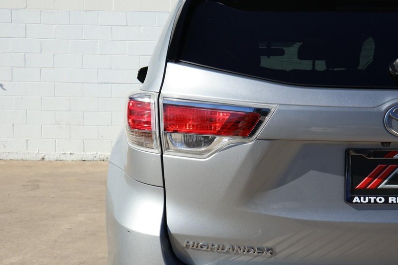 Toyota Highlander Vehicle Full-screen Gallery Image 07