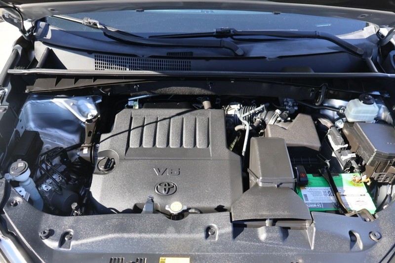 Toyota Highlander Vehicle Full-screen Gallery Image 13