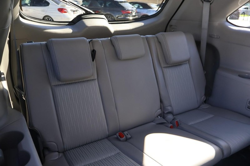 Toyota Highlander Vehicle Full-screen Gallery Image 22