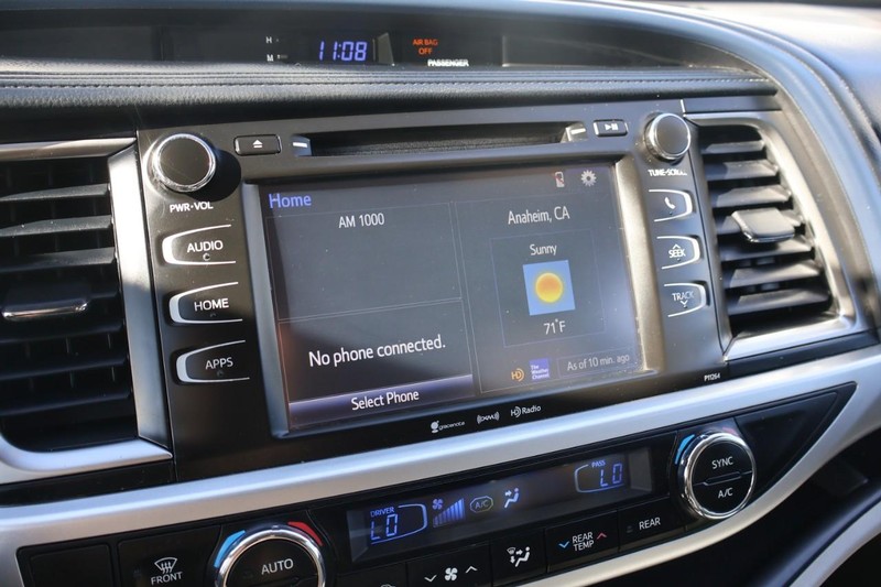 Toyota Highlander Vehicle Full-screen Gallery Image 30