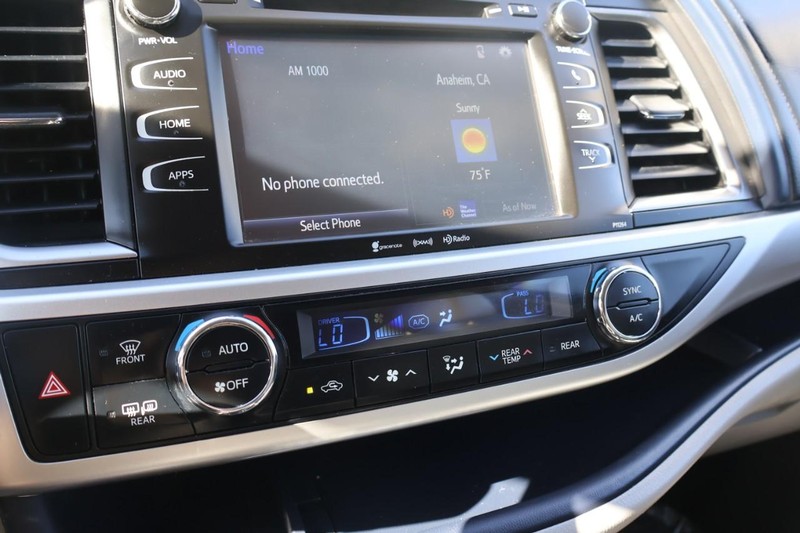 Toyota Highlander Vehicle Full-screen Gallery Image 32