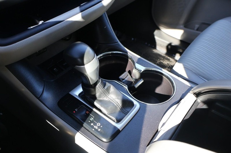 Toyota Highlander Vehicle Full-screen Gallery Image 33