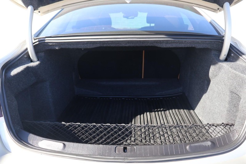 Chevrolet Impala Vehicle Full-screen Gallery Image 08