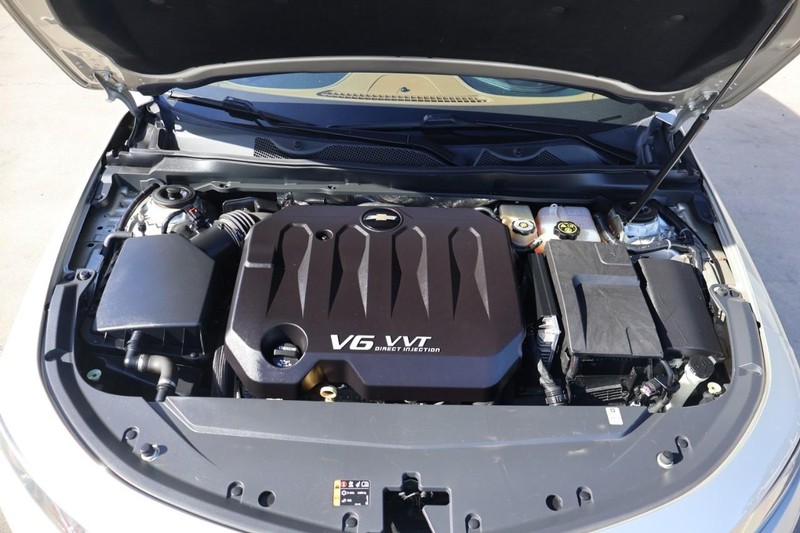 Chevrolet Impala Vehicle Full-screen Gallery Image 12