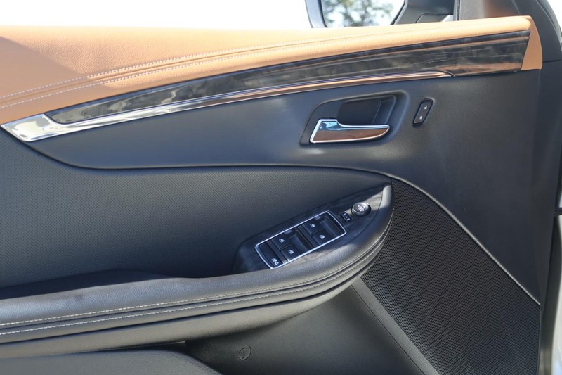 Chevrolet Impala Vehicle Full-screen Gallery Image 15