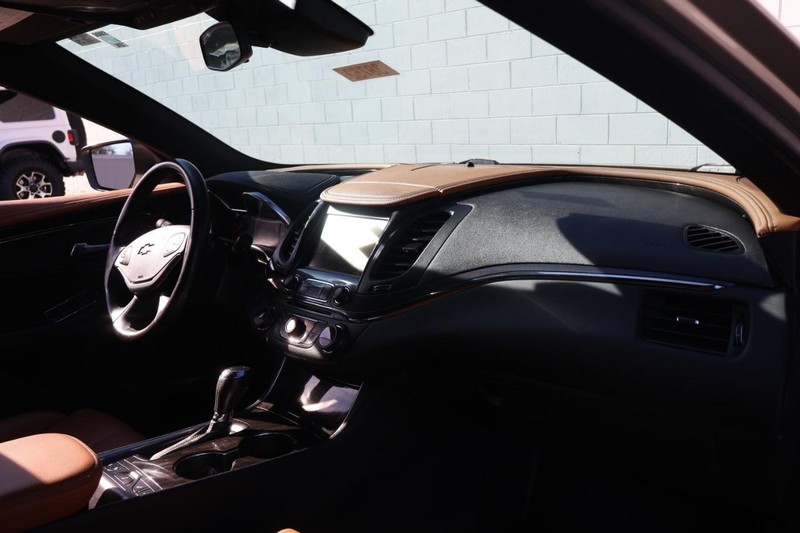 Chevrolet Impala Vehicle Full-screen Gallery Image 19