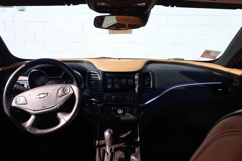 Chevrolet Impala Vehicle Full-screen Gallery Image 23