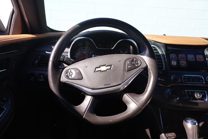 Chevrolet Impala Vehicle Full-screen Gallery Image 25