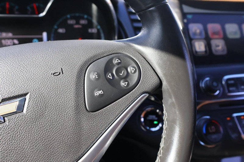 Chevrolet Impala Vehicle Full-screen Gallery Image 27