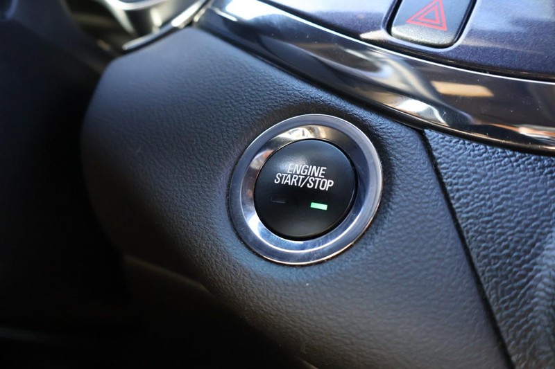 Chevrolet Impala Vehicle Full-screen Gallery Image 28