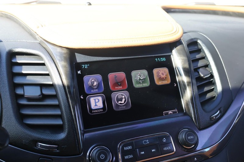 Chevrolet Impala Vehicle Full-screen Gallery Image 30