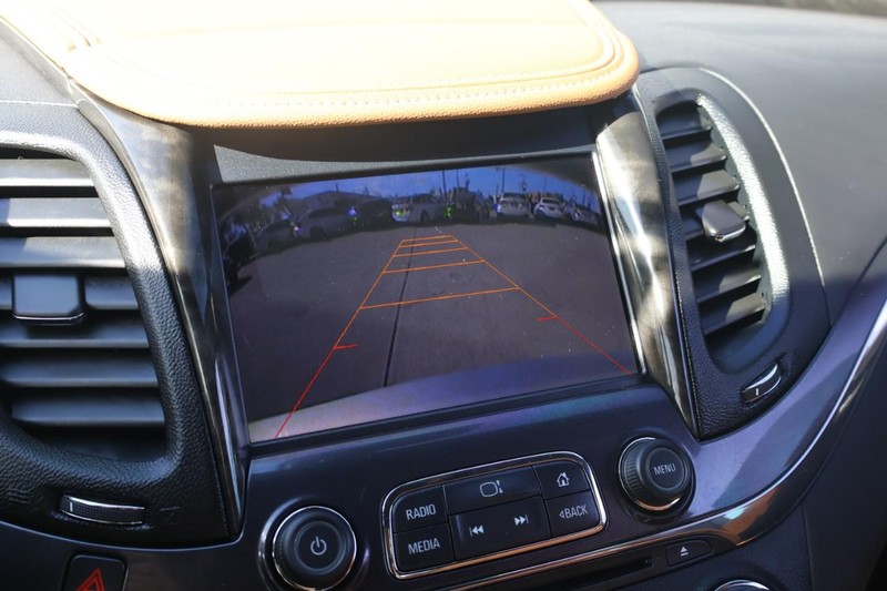 Chevrolet Impala Vehicle Full-screen Gallery Image 31