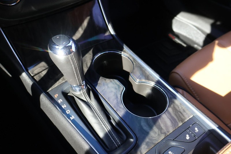 Chevrolet Impala Vehicle Full-screen Gallery Image 33