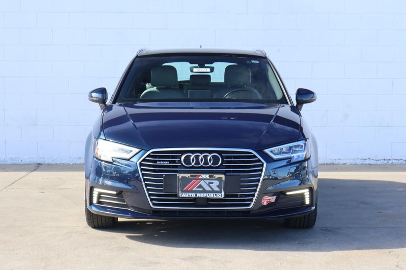 Audi A3 Sportback e-tron Vehicle Full-screen Gallery Image 02