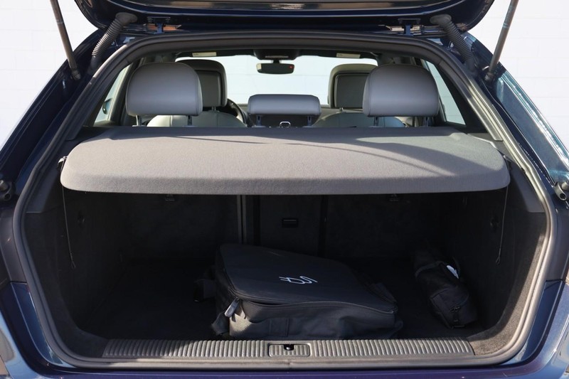 Audi A3 Sportback e-tron Vehicle Full-screen Gallery Image 08