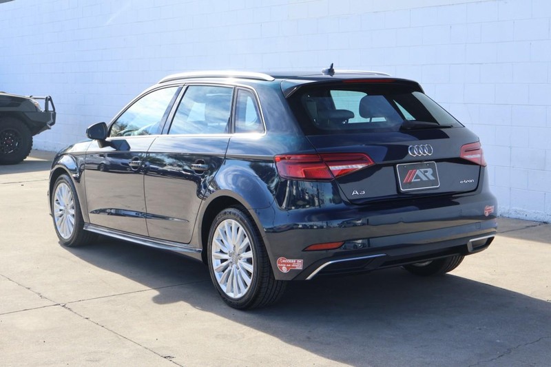 Audi A3 Sportback e-tron Vehicle Full-screen Gallery Image 09