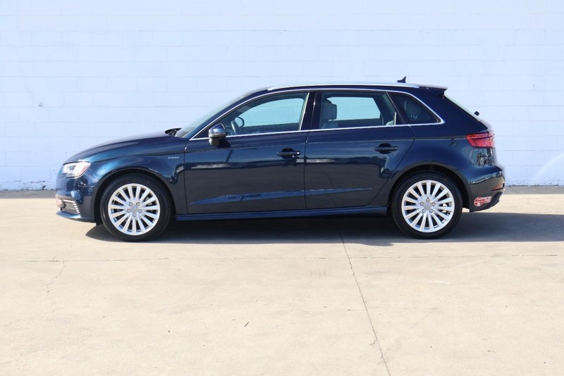 Audi A3 Sportback e-tron Vehicle Full-screen Gallery Image 10