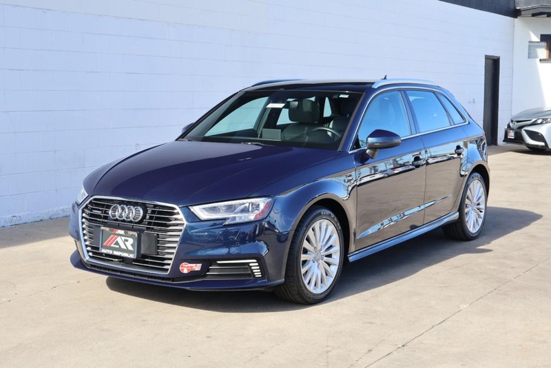 Audi A3 Sportback e-tron Vehicle Full-screen Gallery Image 11