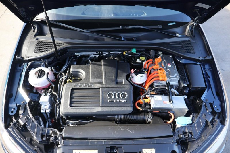 Audi A3 Sportback e-tron Vehicle Full-screen Gallery Image 12